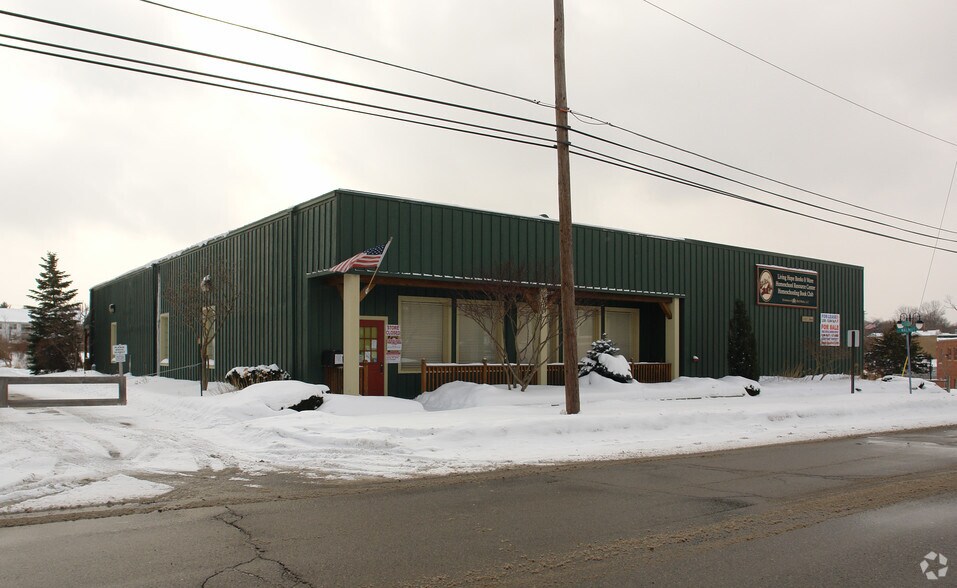112 E Ellen St, Fenton, MI à louer - Photo de l’immeuble – Image 2 sur 5