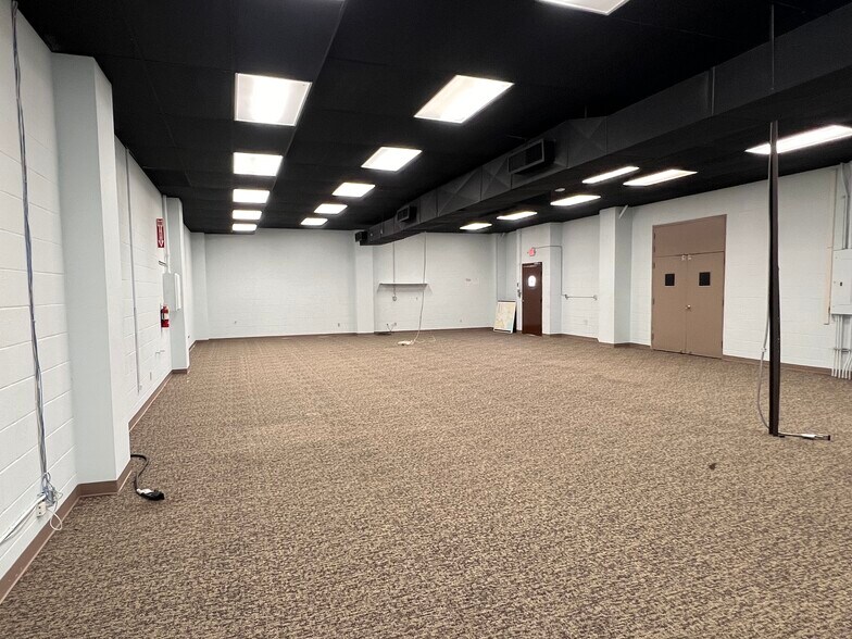 211 W 3rd St, Taylor, TX à louer - Photo de l’immeuble – Image 2 sur 11