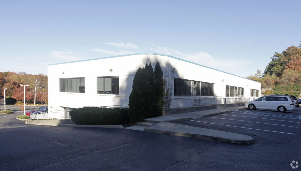 994 Jericho Tpke, Smithtown, NY à louer - Photo de l’immeuble – Image 2 sur 5