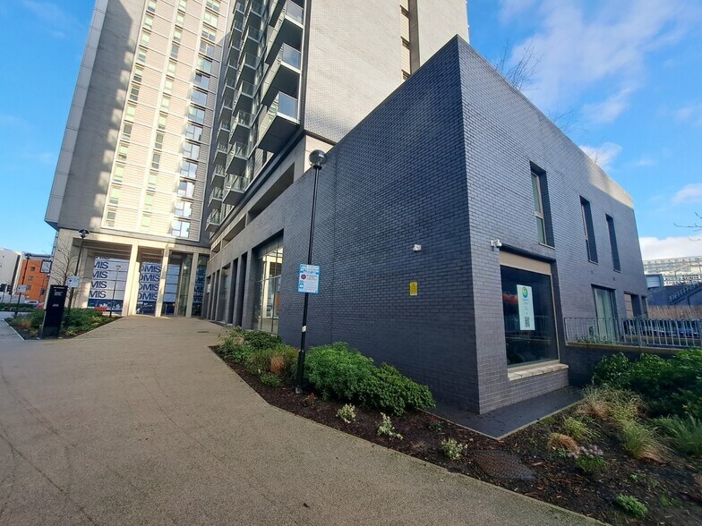 217 Chapel St, Salford à louer - Photo de l’immeuble – Image 3 sur 4