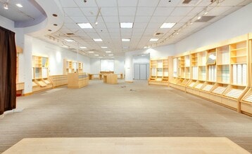 5060 Montclair Plaza Ln, Montclair, CA à louer Photo de l’immeuble– Image 2 sur 9