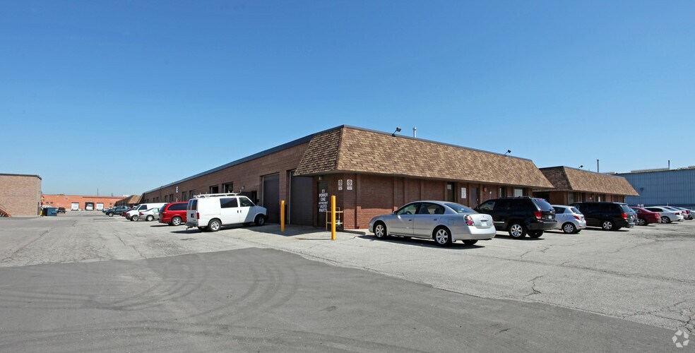 1585 Britannia Rd E, Mississauga, ON à louer - Photo de l’immeuble – Image 2 sur 2