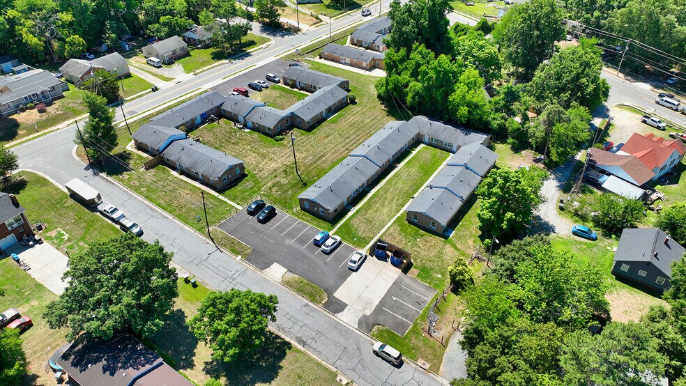 904 Lowdermilk St, Greensboro, NC à vendre - Photo de l’immeuble – Image 2 sur 8