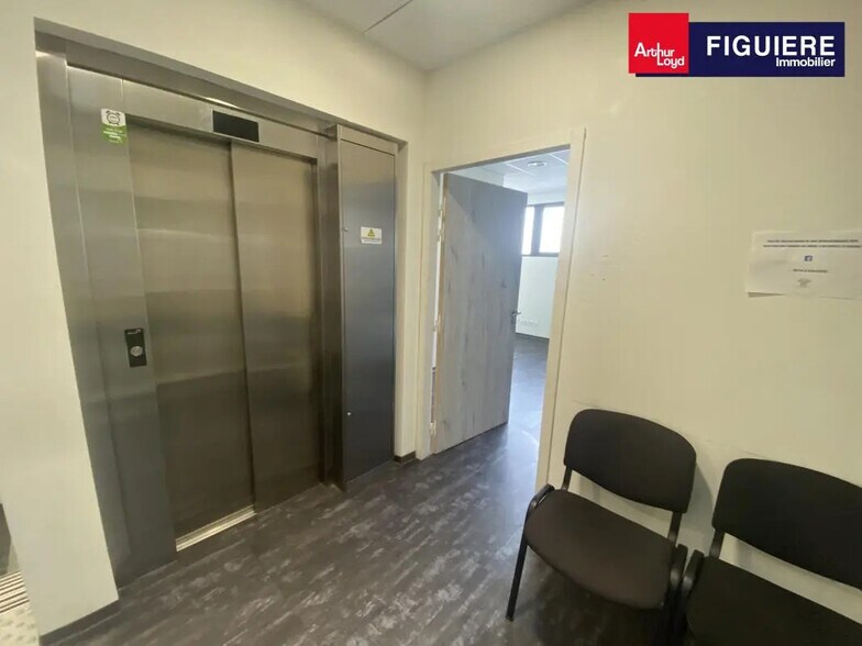 Bureau dans Istres à louer - Photo de l’immeuble – Image 2 sur 11