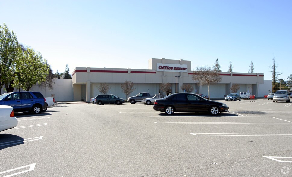 932 Blossom Hill Rd, San Jose, CA à louer - Photo de l’immeuble – Image 3 sur 10