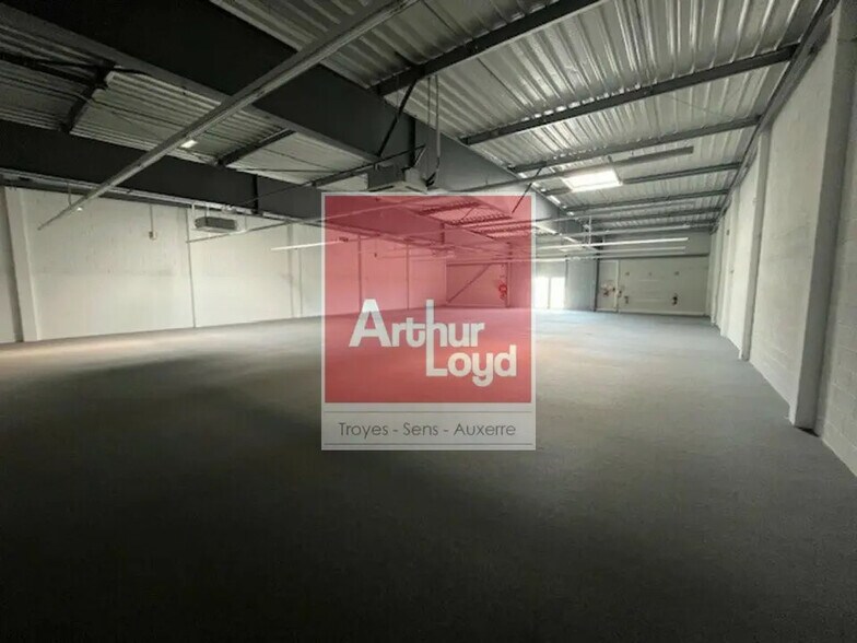 Local commercial dans Migennes à louer - Photo de l’immeuble – Image 2 sur 5