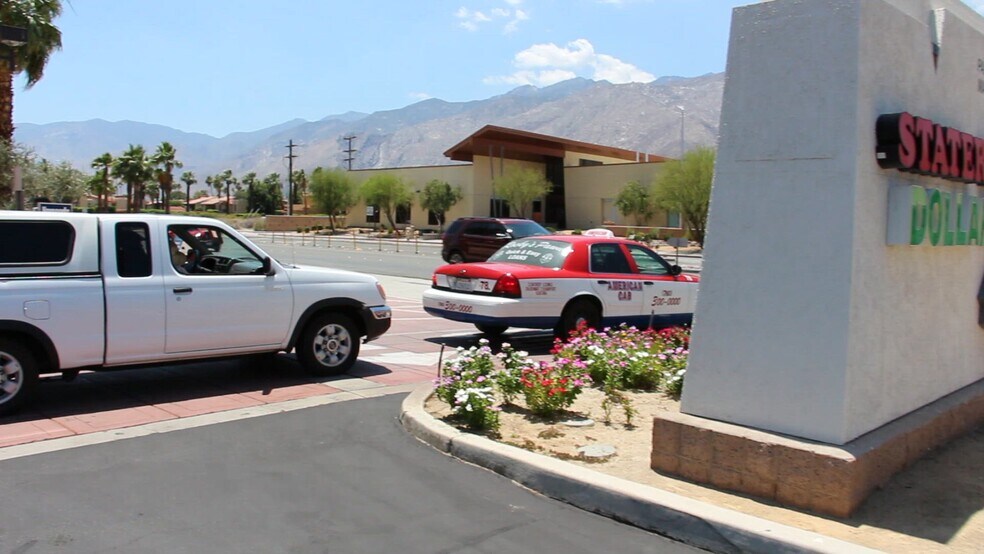 1717 E Vista Chino, Palm Springs, CA à louer - Vidéo sur l’annonce professionnelle – Image 2 sur 11