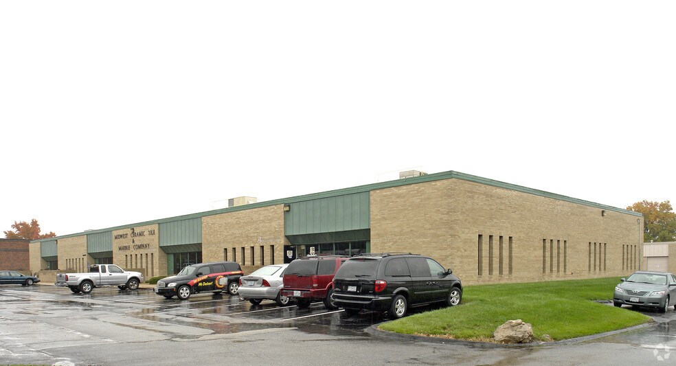 34-46 Worthington Access Dr, Maryland Heights, MO à louer - Photo de l’immeuble – Image 1 sur 2
