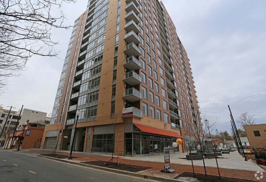 4800 Auburn Ave, Bethesda, MD à louer - Photo de l’immeuble – Image 2 sur 37
