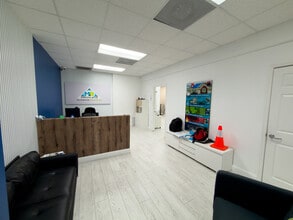 11609 S Orange Blossom Trl, Orlando, FL à louer Photo intérieure– Image 2 sur 13