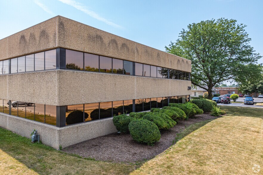 210 N Hammes Ave, Joliet, IL à louer - Photo de l’immeuble – Image 2 sur 4