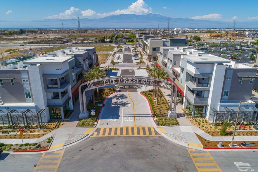 16358 Main St, Chino, CA à louer - Photo de l’immeuble – Image 2 sur 3