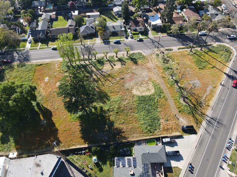 1015 E Main St, Turlock, CA à vendre - Photo de l’immeuble – Image 1 sur 5