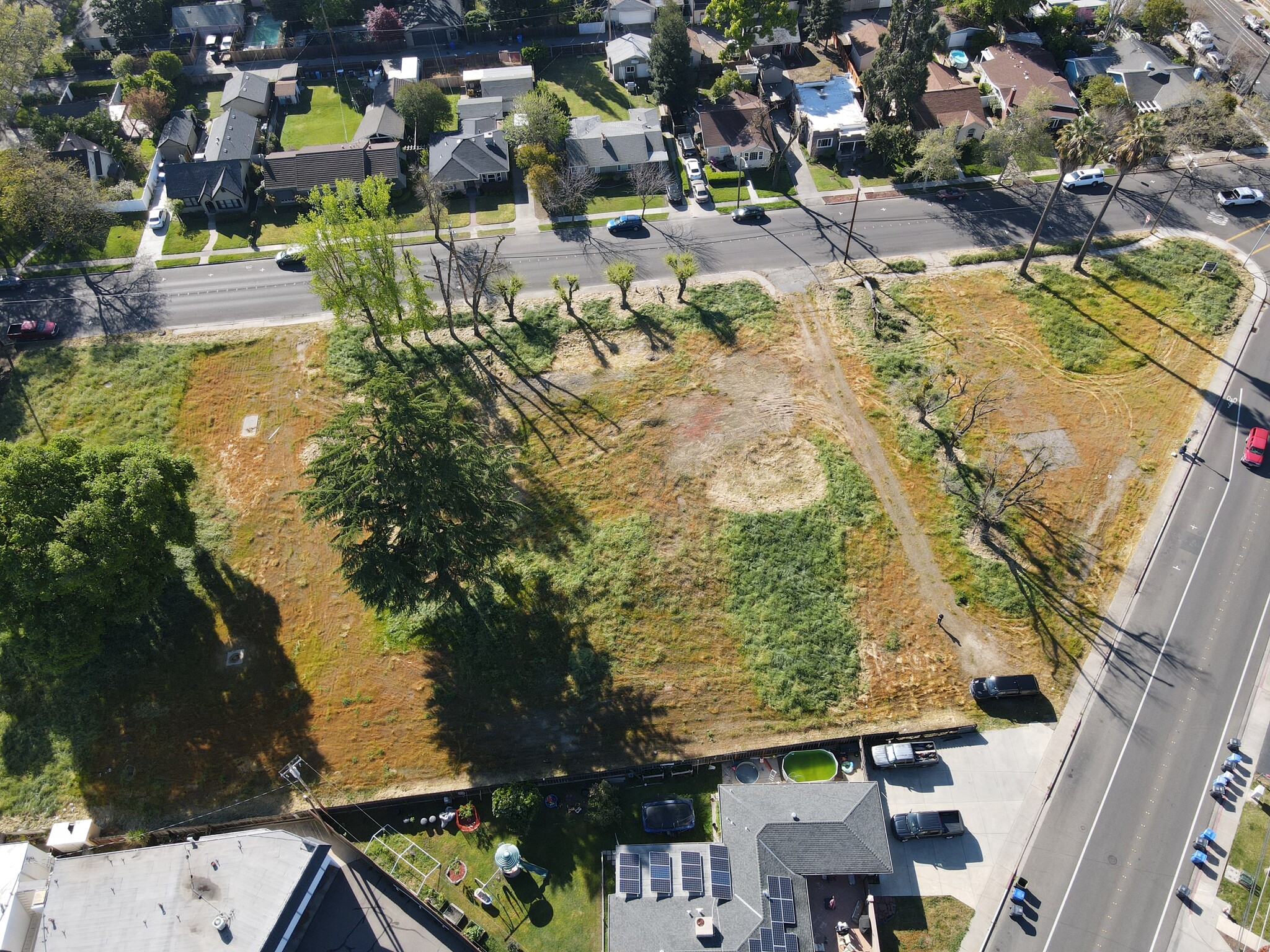 1015 E Main St, Turlock, CA à vendre Photo de l’immeuble– Image 1 sur 6