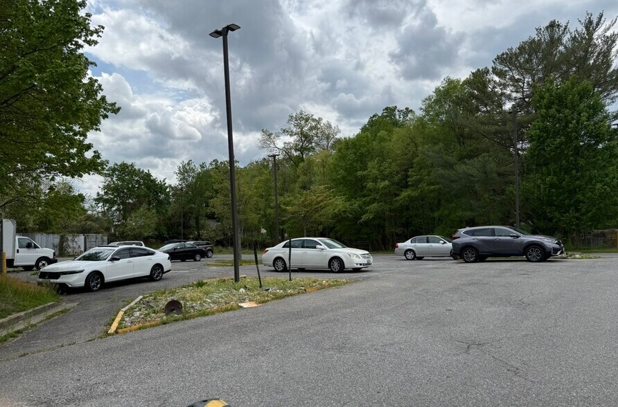 5609 Old Branch Ave, Camp Springs, MD à louer - Photo de l’immeuble – Image 3 sur 8
