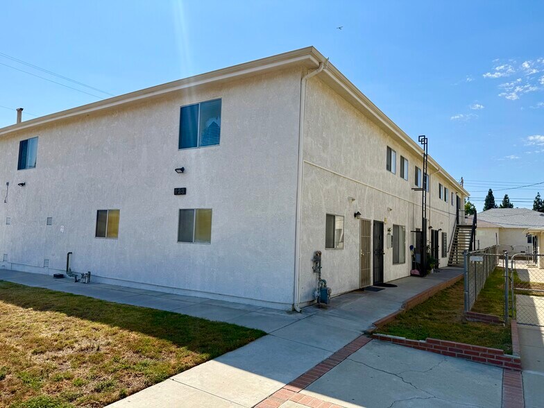 123 Orange Grove Ave, San Fernando, CA à vendre - Photo de l’immeuble – Image 3 sur 8