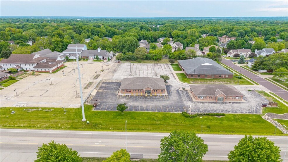 3322 W Willow Knolls Rd, Peoria, IL à vendre - Photo de l’immeuble – Image 3 sur 23
