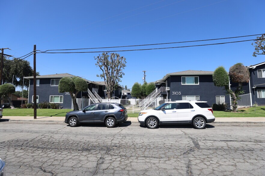 3101-3119 Abbott St, Pomona, CA à vendre - Photo de l’immeuble – Image 2 sur 8