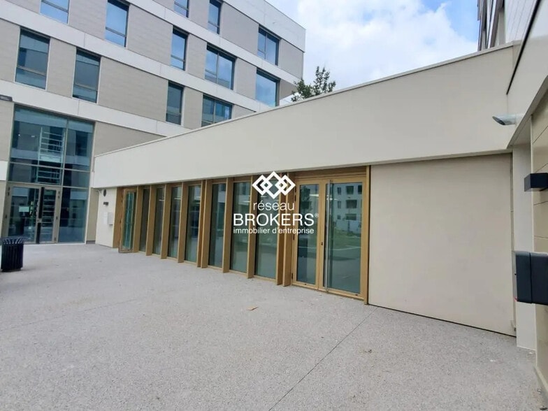 Local commercial dans Annecy à louer - Photo de l’immeuble – Image 1 sur 11