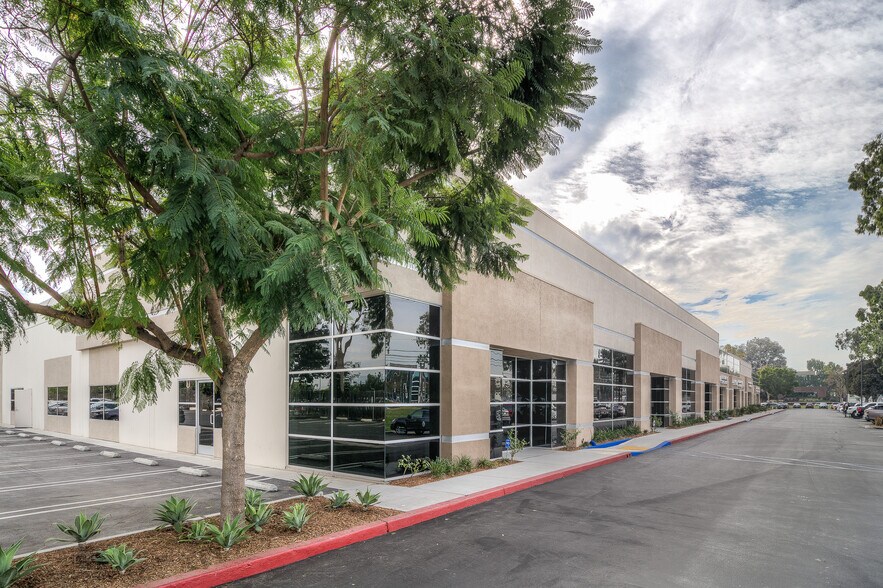 17200-17288 Red Hill Ave, Irvine, CA à louer - Photo de l’immeuble – Image 3 sur 4