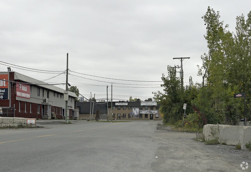 3864-3872 Boul Leman, Laval, QC à louer - Photo de l’immeuble – Image 2 sur 3