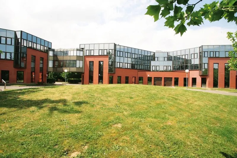 Bureau dans Montigny-le-Bretonneux à louer - Photo de l’immeuble – Image 2 sur 6