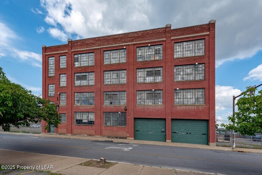 64 E Union St, Wilkes-Barre, PA à vendre - Photo de l’immeuble – Image 2 sur 11