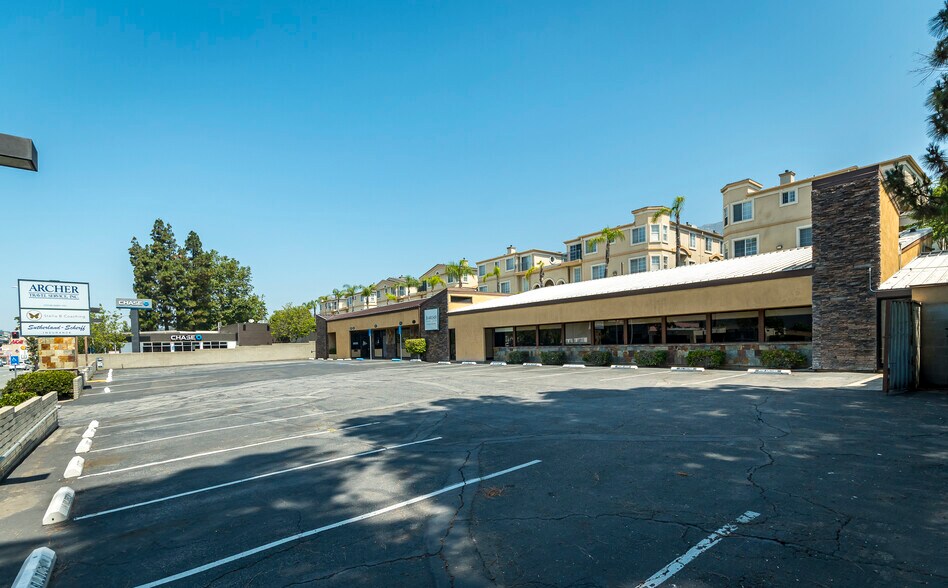 2943-2947 Foothill Blvd, La Crescenta, CA à louer - Photo de l’immeuble – Image 3 sur 5