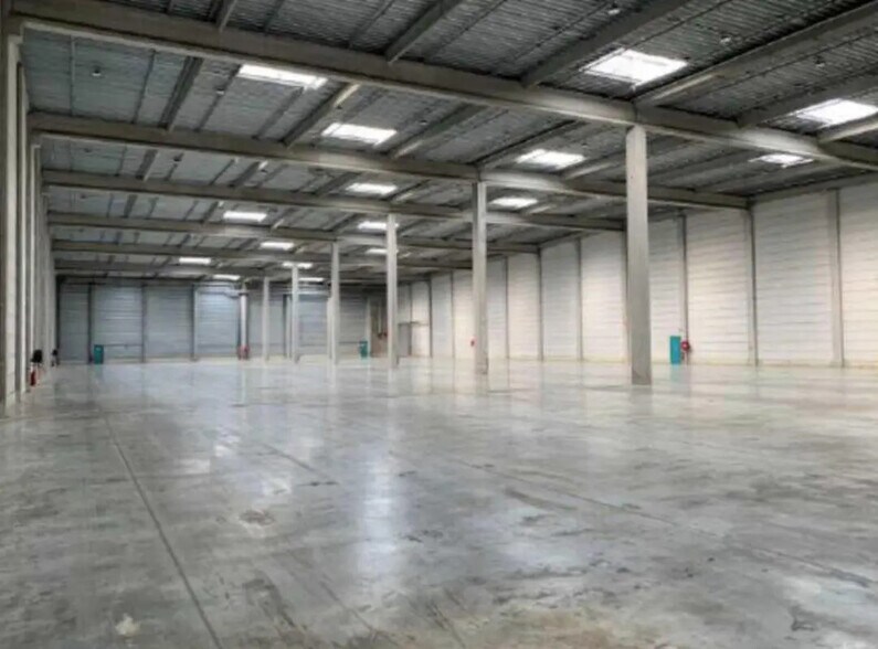 Industriel/Logistique dans Longueil-Sainte-Marie à louer - Photo de l’immeuble – Image 2 sur 7