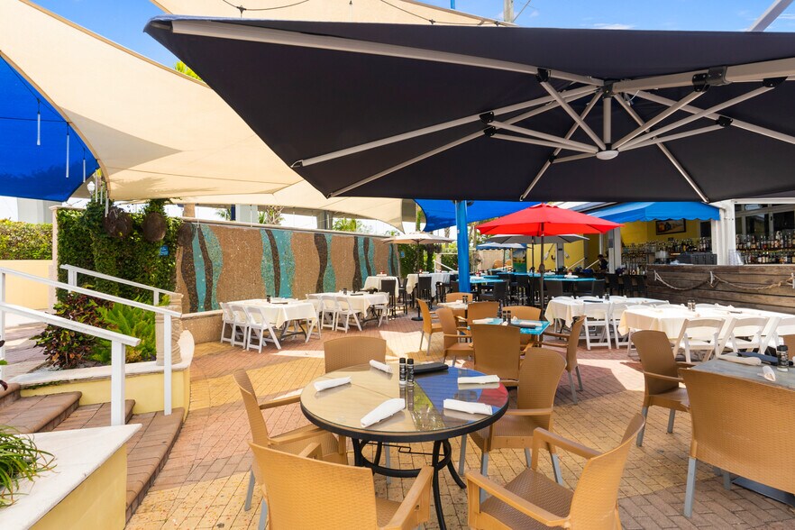 300 Colorado Ave, Stuart, FL à louer - Photo de l’immeuble – Image 2 sur 39