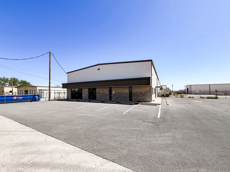 7 E Industrial Loop, Midland, TX à vendre - Photo principale – Image 1 sur 23