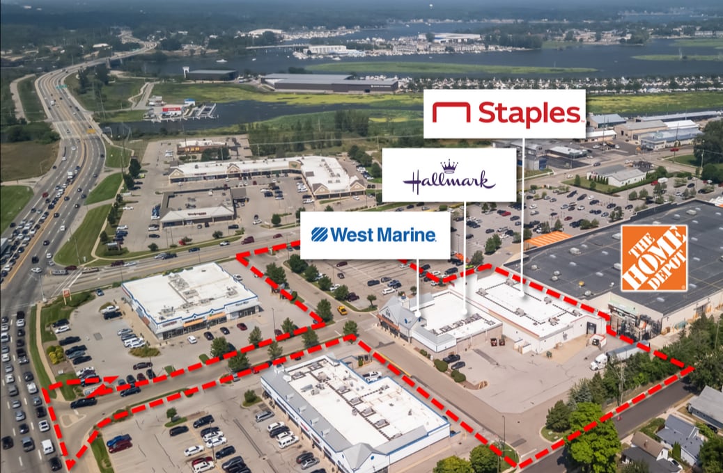 810-840 Jackson Ave, Grand Haven, MI à vendre Photo de l’immeuble– Image 1 sur 11