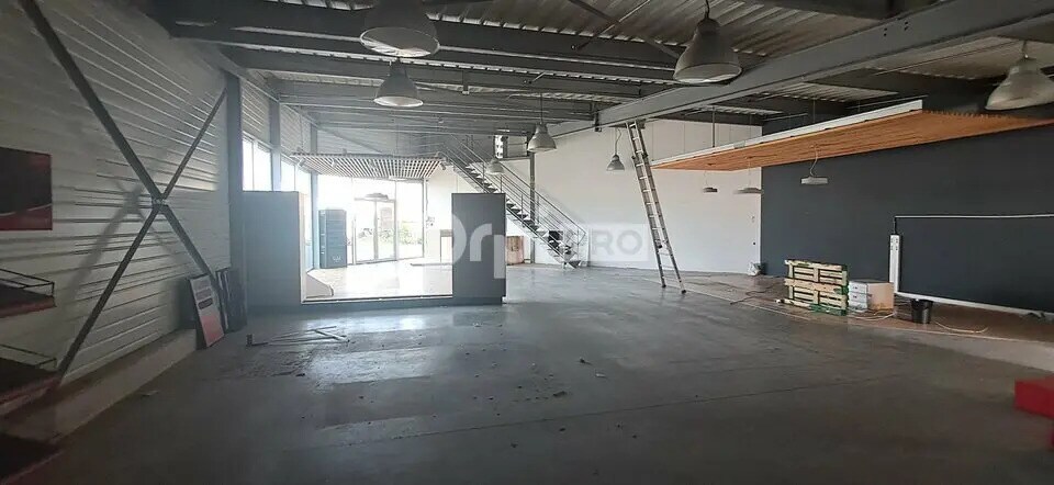 Local commercial dans Lons à louer Photo de l’immeuble– Image 1 sur 12