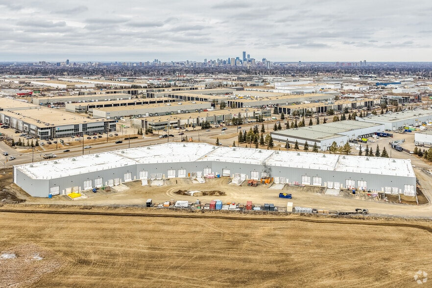 4949 Eleniak Rd Nw,, Edmonton, AB à louer - Aérien – Image 3 sur 6