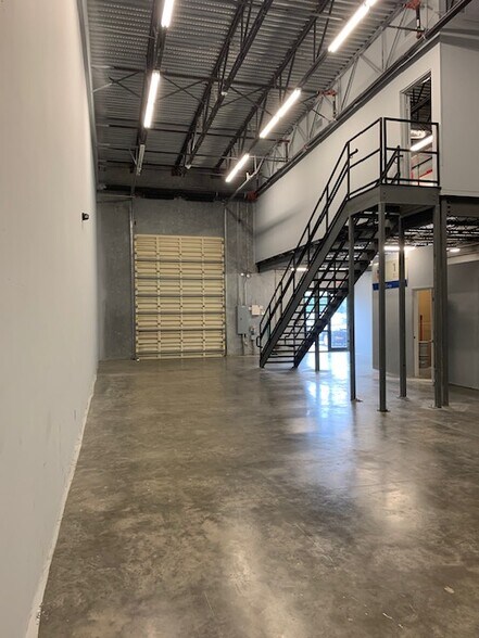 342 Pike Rd, West Palm Beach, FL à louer - Photo intérieure – Image 2 sur 6