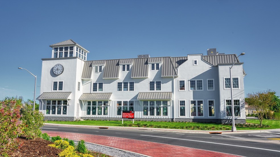 20 Riverleigh Ave, Riverhead, NY à louer - Photo de l’immeuble – Image 2 sur 8