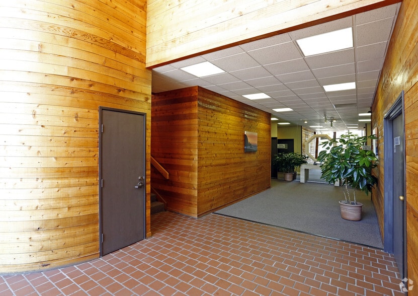 23232 Peralta Dr, Laguna Hills, CA à vendre - Hall d’entrée – Image 2 sur 11