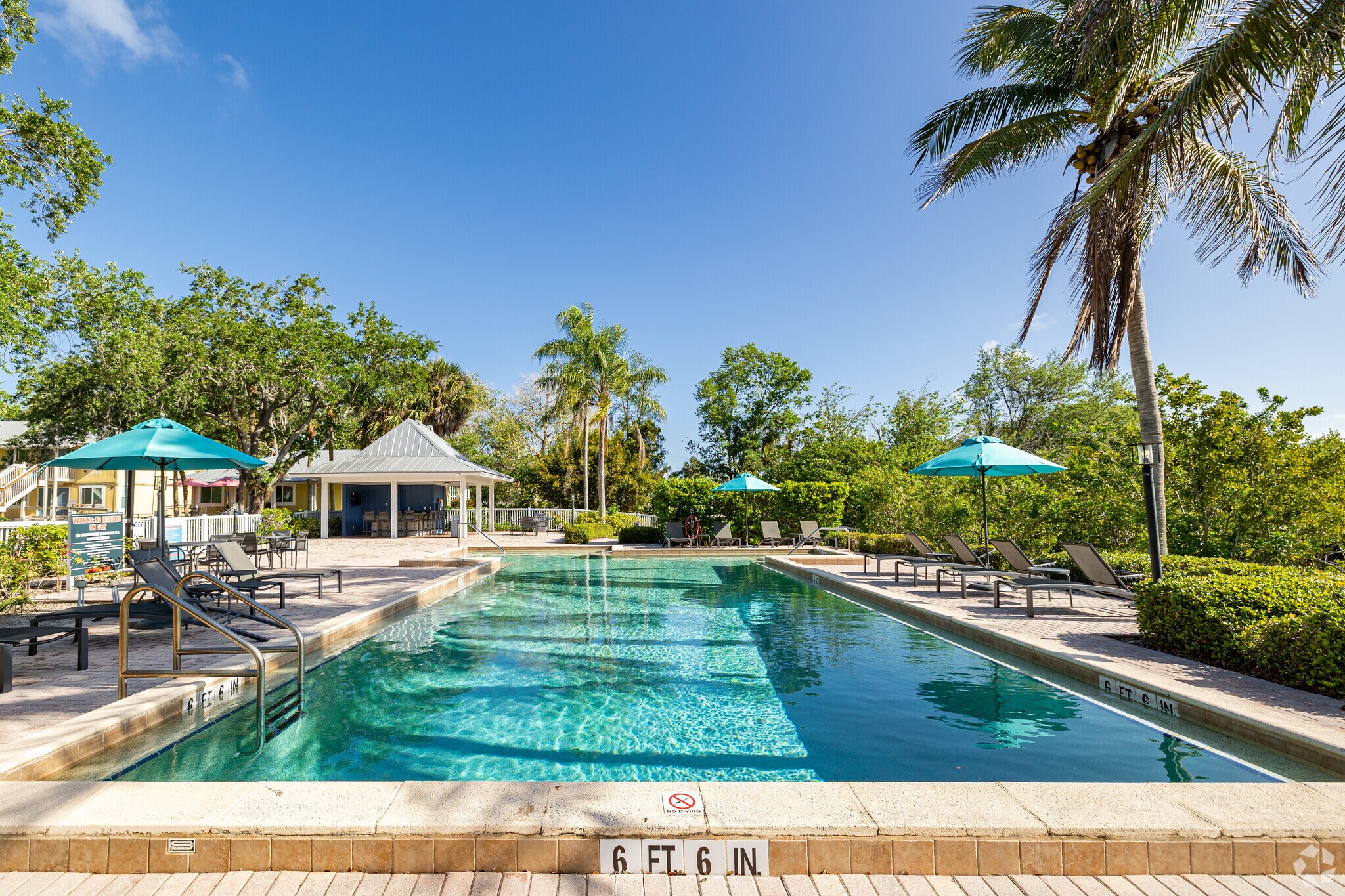 3531 Plantation Way, Naples, FL à vendre Photo de l’immeuble– Image 1 sur 2