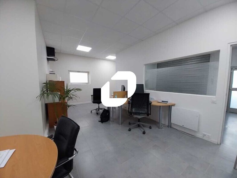 Bureau dans Montigny-le-Bretonneux à louer - Photo intérieure – Image 2 sur 10