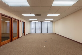 800 Enterprise Dr, Oak Brook, IL à louer Photo de l’immeuble– Image 1 sur 6