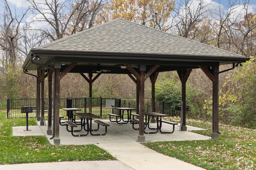238 W Wellspring Way, Saint Charles, MO à vendre - Photo de l’immeuble – Image 3 sur 21