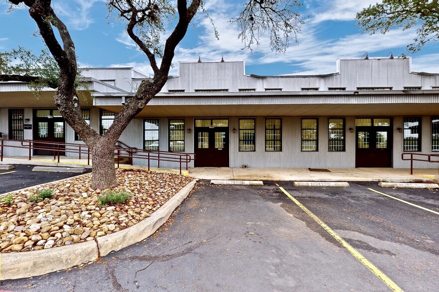 21232 Gathering Oak, San Antonio, TX à louer - Photo de l’immeuble – Image 1 sur 13