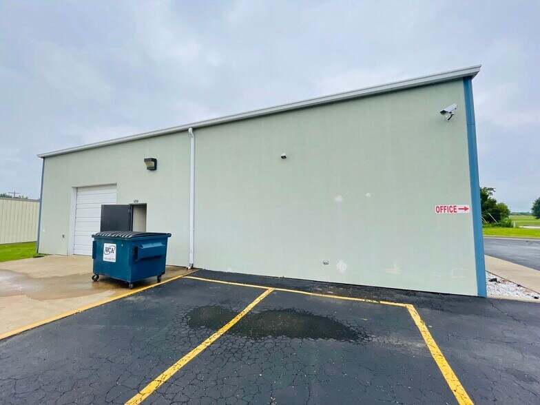 1201 Deadra Dr, Lebanon, MO à louer - Photo de l’immeuble – Image 2 sur 12