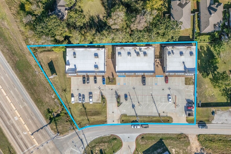 107 Old River Rd, Montgomery, TX à vendre - Photo de l’immeuble – Image 3 sur 18