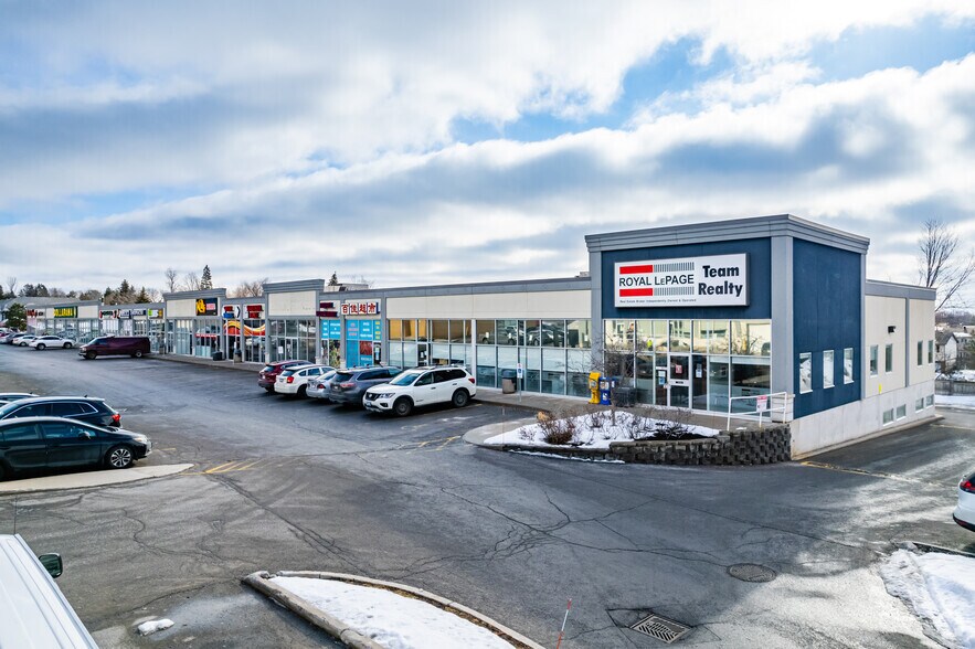 484-486 Hazeldean Rd, Ottawa, ON à louer - Photo de l’immeuble – Image 2 sur 6