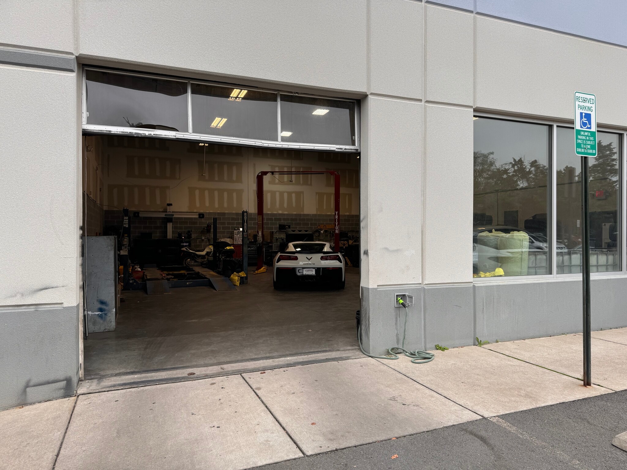 25280 Pleasant Valley Rd, Chantilly, VA à louer Photo de l’immeuble– Image 1 sur 2