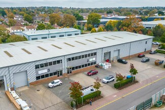 Plus de détails pour 15 Doman Rd, Camberley - Industriel/Logistique à louer
