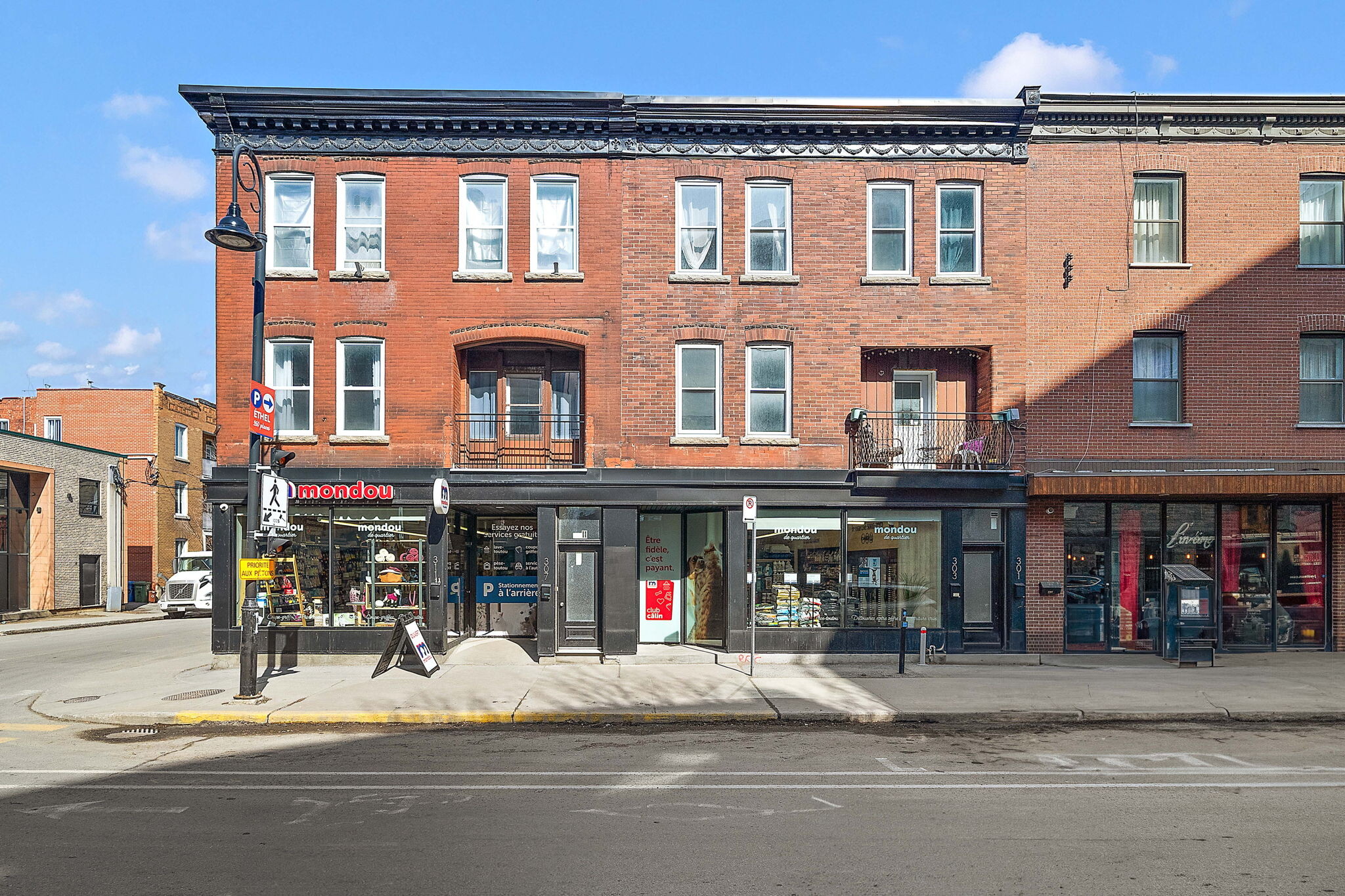 301-311 St De L'église, Montréal, QC à vendre Photo de l’immeuble– Image 1 sur 14