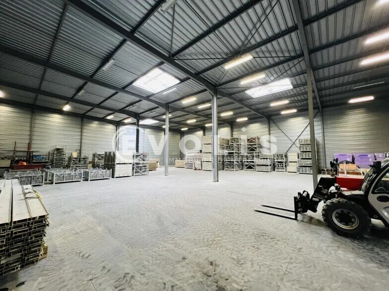 Local d’activités dans Chelles à louer - Photo intérieure – Image 1 sur 3