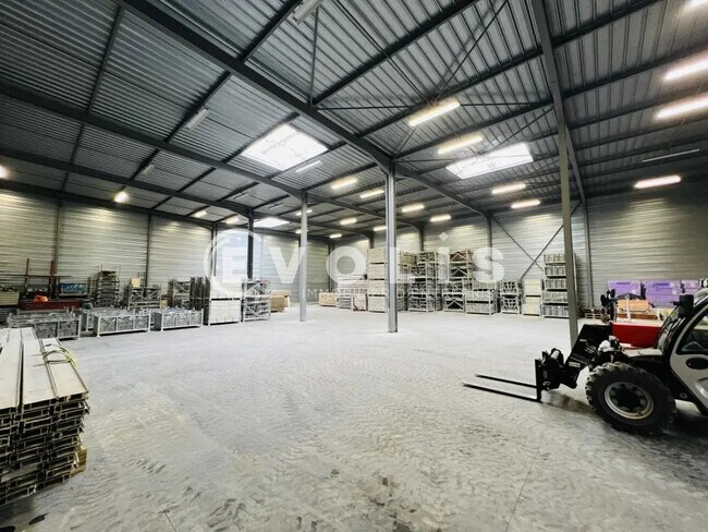 Plus de détails pour Local d'activités à louer